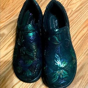 Spring step winfrey clogs